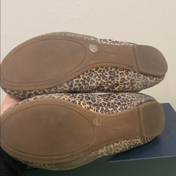 Leopard flats in a size 6 - Picture 3 of 4